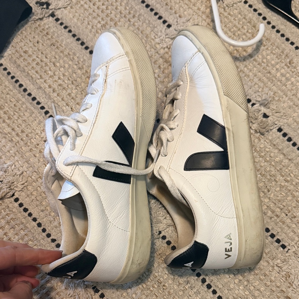 VEJA women’s 9 White Leather Sneakers with Black V Logo